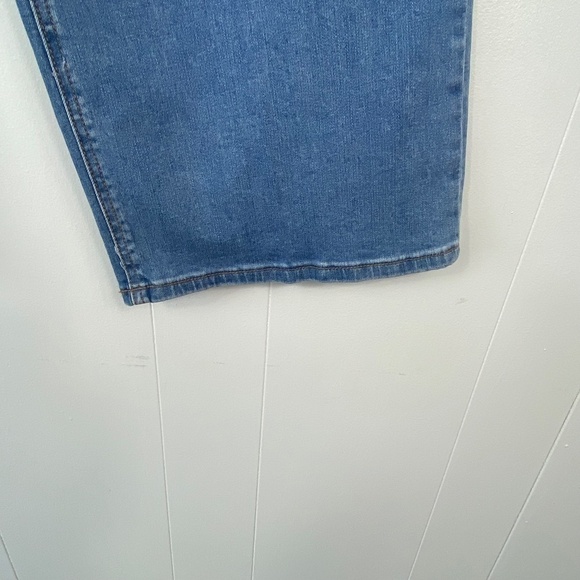 Nwt Le Chateau High Rise Culotte High rise, wide leg, light wash size 8 - Picture 6 of 8